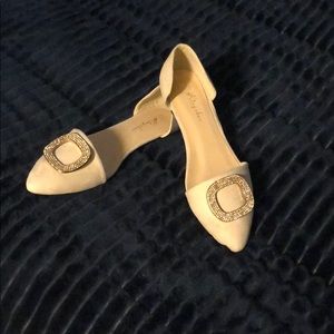 Flat shoes